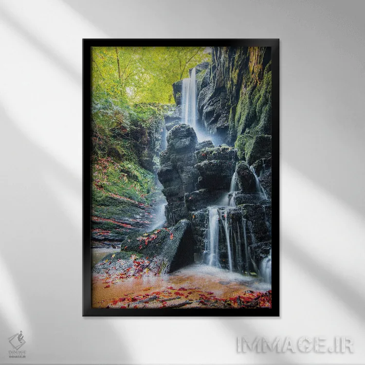 تابلو دکوراتیو آبشار پلکانی اثر نجدت دوزن - نمای قابدار مشکی