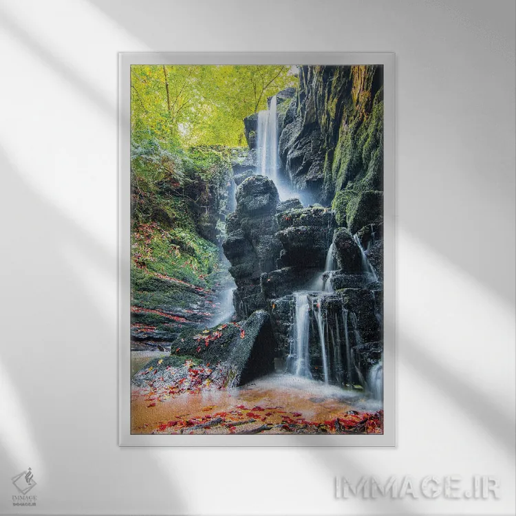 تابلو دکوراتیو آبشار پلکانی اثر نجدت دوزن - نمای قابدار سفید