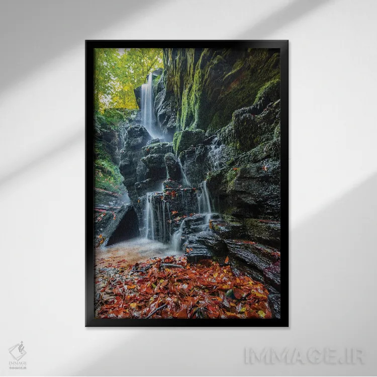 تابلو دکوراتیو آبشار پلکانی اثر نجدت دوزن - نمای قابدار مشکی