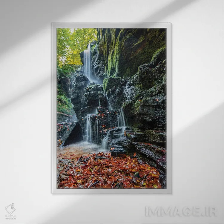 تابلو دکوراتیو آبشار پلکانی اثر نجدت دوزن - نمای قابدار سفید