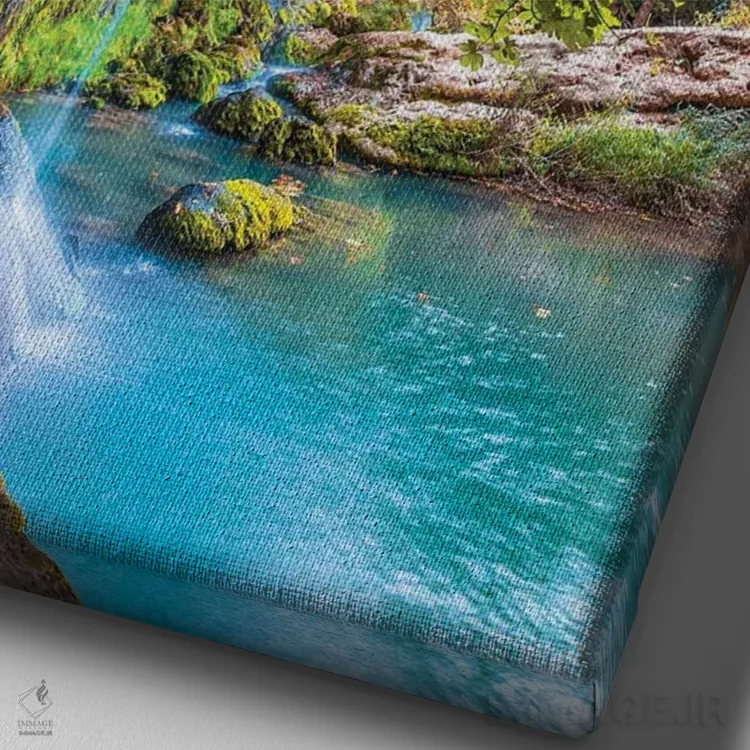 تابلو دکوراتیو پاییز در آبشار اثر نجدت دوزن - نمای نزدیک بافت بوم