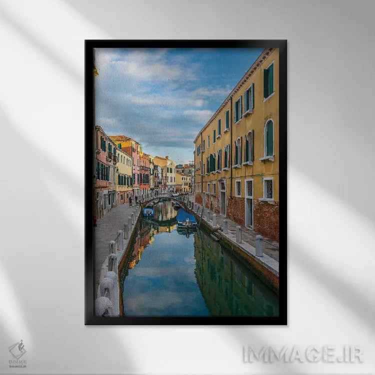 تابلو دکوراتیو یک نمای کانال در ونیز اثر نجدت دوزن - نمای قابدار مشکی