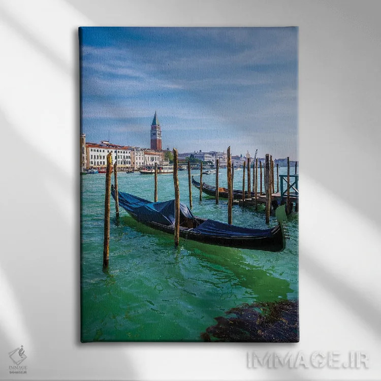 تابلو دکوراتیو گوندولاها و ونیز اثر نجدت دوزن - نمای روبهرو روی دیوار