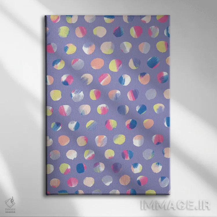 تابلو انتزاعی نقطه های نقاشی شده اثر نادیا حسن - نمای روبهرو روی دیوار