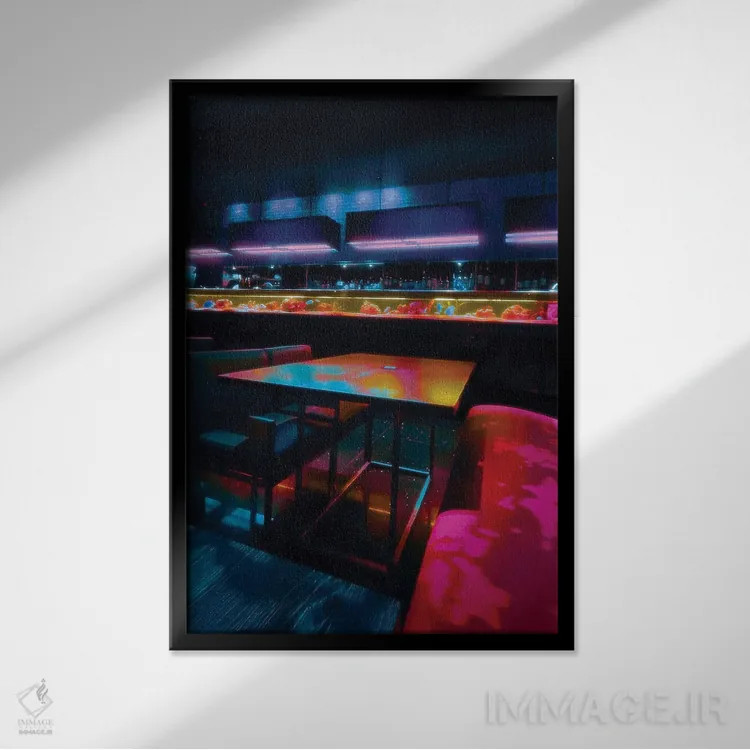 تابلو دکوراتیو نئو نوآر اثر نیتن هد - نمای قابدار مشکی