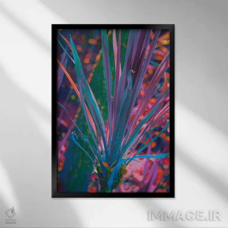 تابلو دکوراتیو شهاب سنگ منشوری اثر نیتن هد - نمای قابدار مشکی