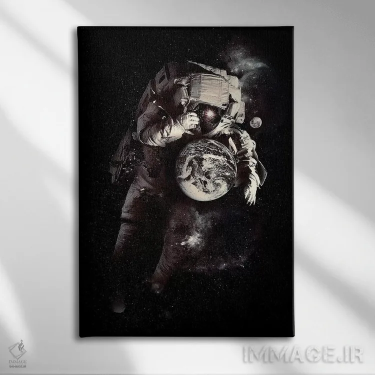 تابلو دکوراتیو در نهایت جهان کوچکی است اثر نایس بلید - نمای روبهرو روی دیوار