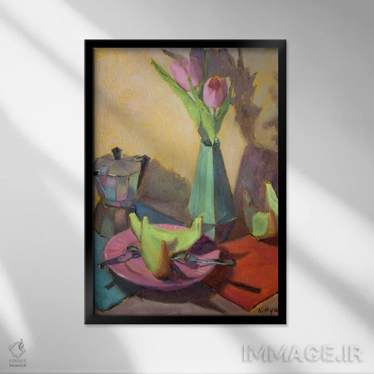 تابلو دکوراتیو برش های طالبی و گل لاله اثر نیتیا سوامیناتان - نمای قابدار مشکی