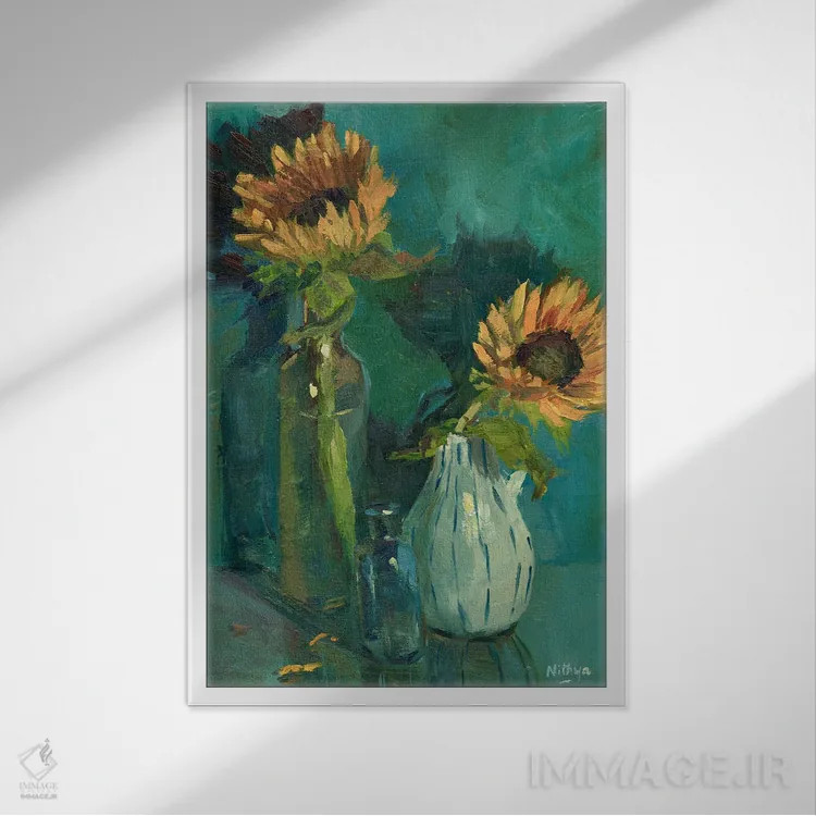 تابلو دکوراتیو آفتابگردان ها روی زمینه آبی اثر نیتیا سوامیناتان - نمای قابدار سفید