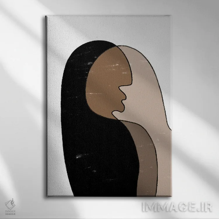تابلو مینیمال هنر زن سیاه روی زمینه بژ اثر نیکی - نمای روبهرو روی دیوار