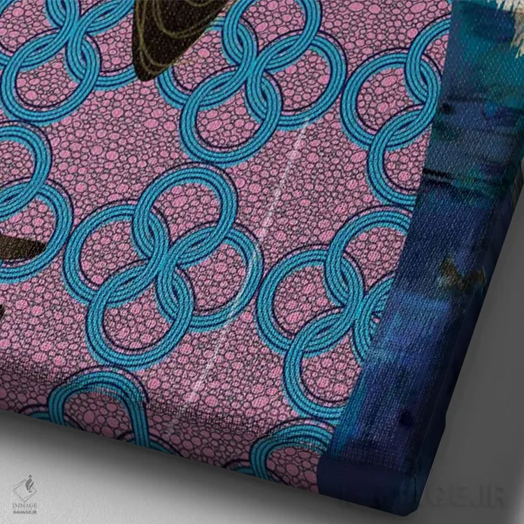 تابلو دکوراتیو ملکه مدرن با توربان اثر نیکی چو - نمای نزدیک بافت بوم