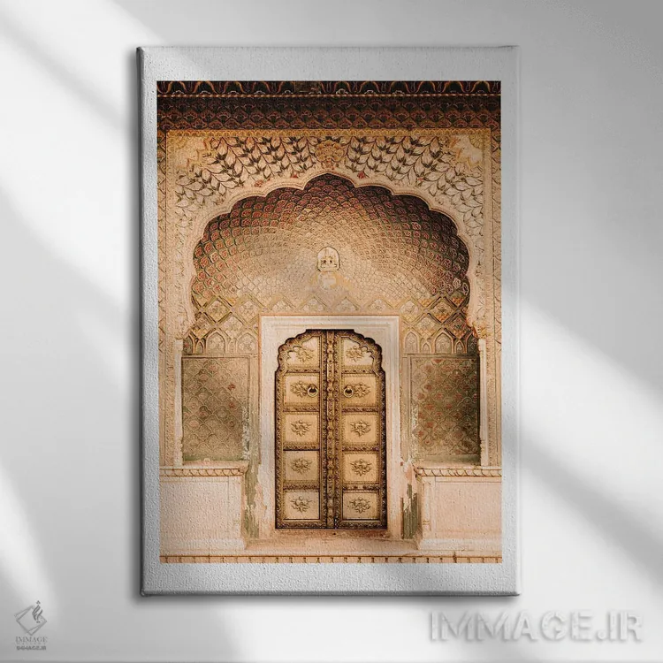 تابلو دکوراتیو درب طلایی مراکشی اثر نائومی دیویس - نمای روبهرو روی دیوار
