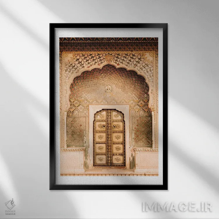 تابلو دکوراتیو درب طلایی مراکشی اثر نائومی دیویس - نمای قابدار مشکی