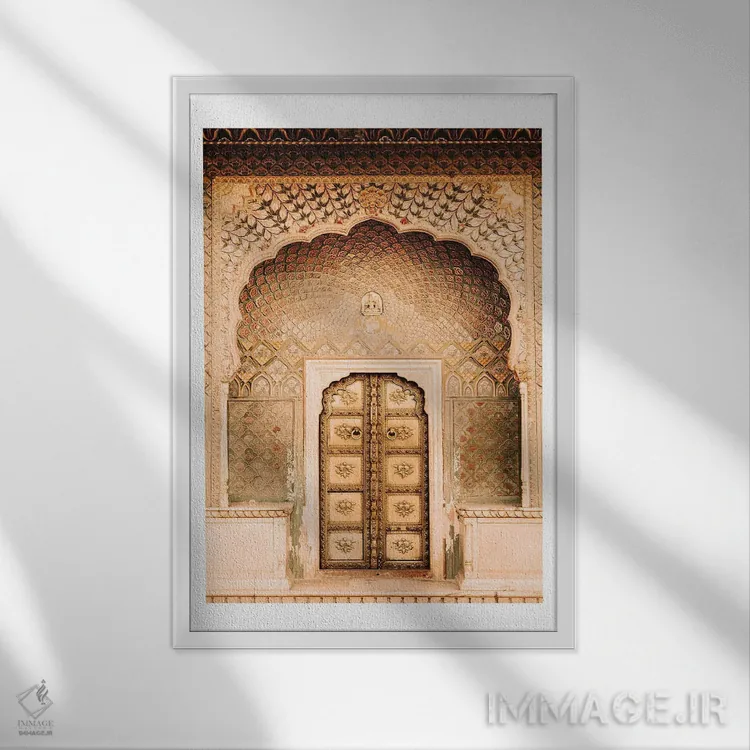 تابلو دکوراتیو درب طلایی مراکشی اثر نائومی دیویس - نمای قابدار سفید