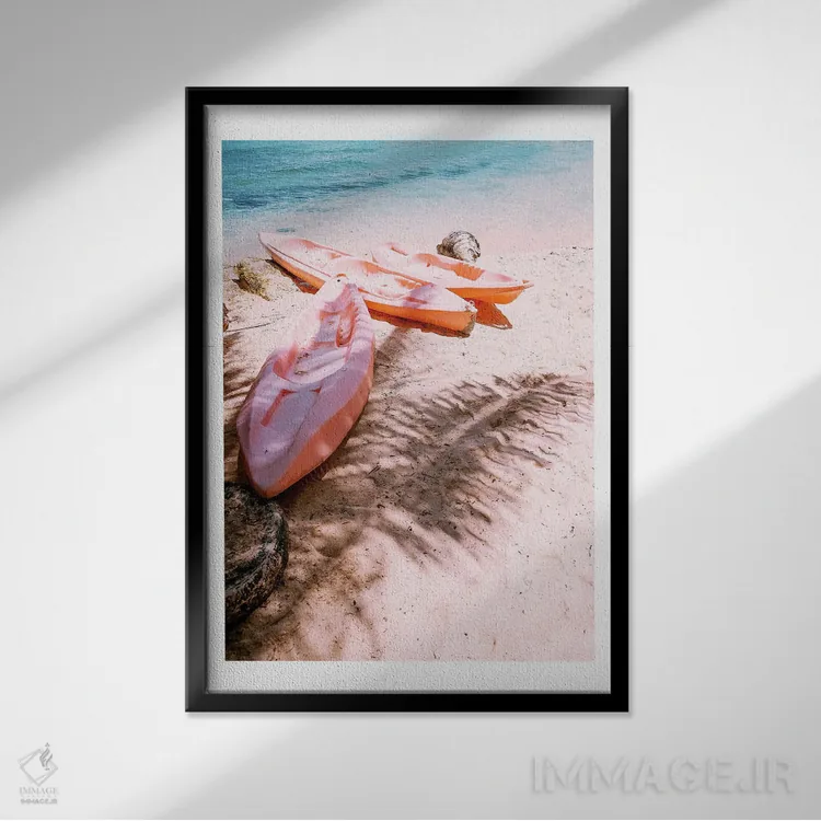 تابلو دکوراتیو ساحل قایق صورتی اثر نائومی دیویس - نمای قابدار مشکی