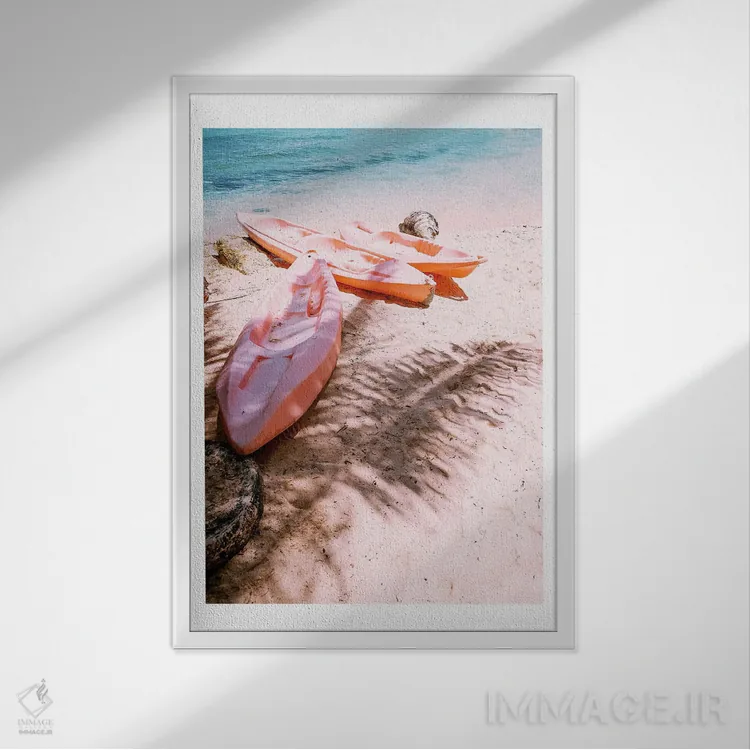 تابلو دکوراتیو ساحل قایق صورتی اثر نائومی دیویس - نمای قابدار سفید