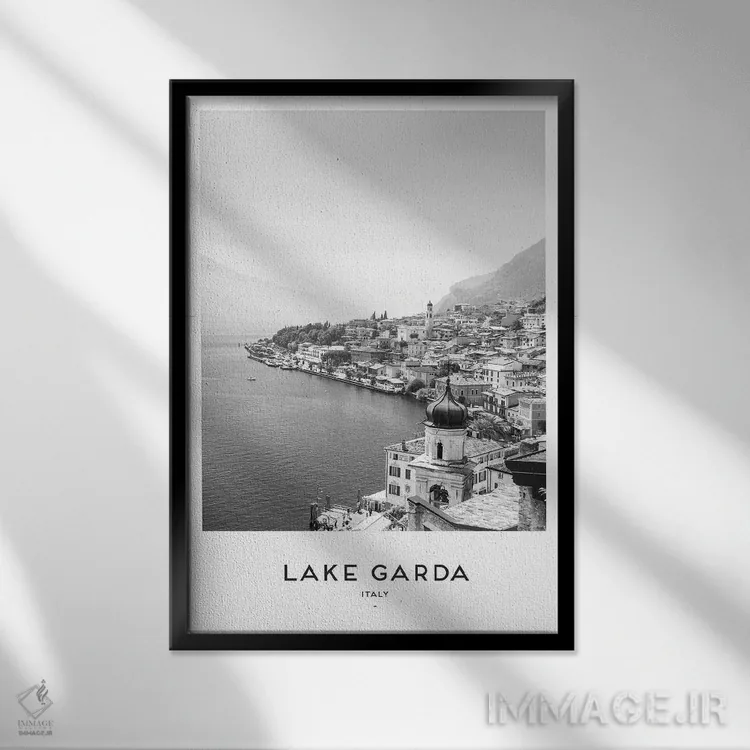 تابلو دکوراتیو دریاچه گاردا ایتالیا اثر نائومی دیویس - نمای قابدار مشکی