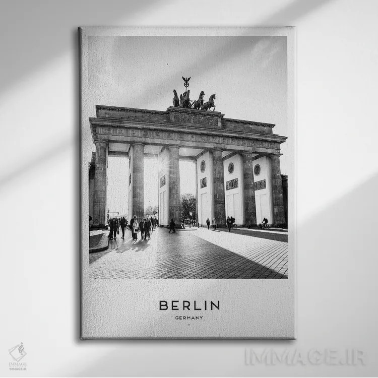 تابلو دکوراتیو برلین آلمان اثر نائومی دیویس - نمای روبهرو روی دیوار