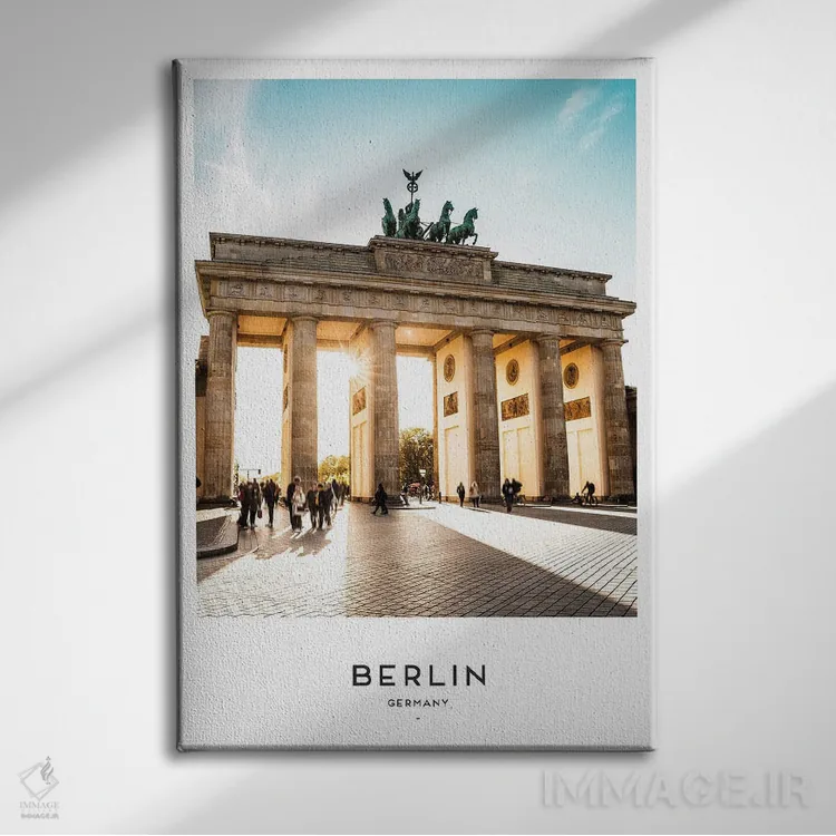 تابلو دکوراتیو برلین آلمان اثر نائومی دیویس - نمای روبهرو روی دیوار