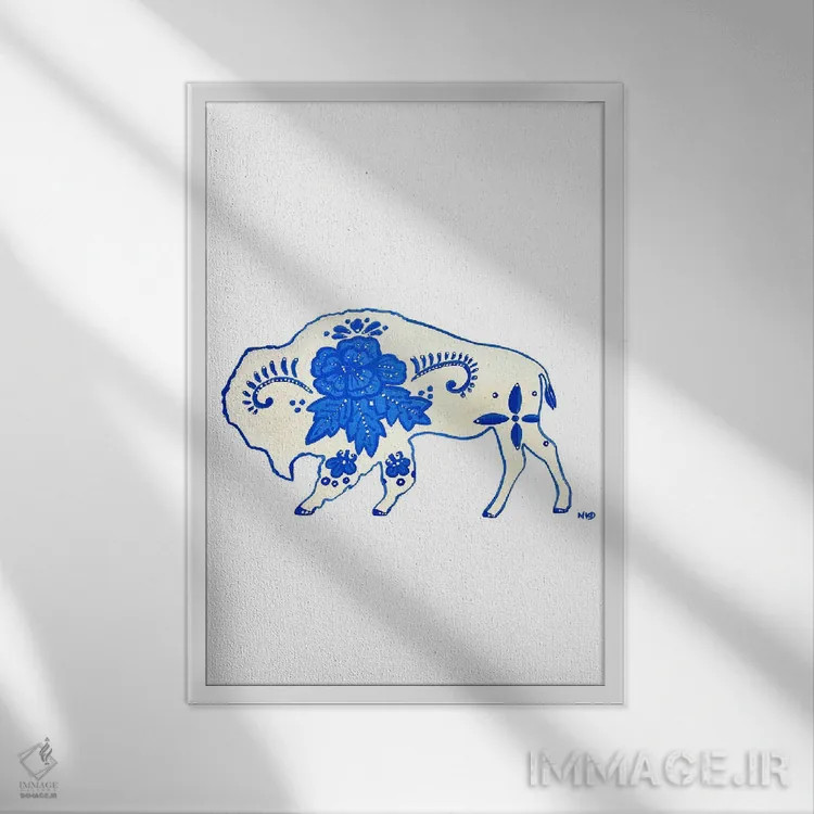 تابلو دکوراتیو بوفالوی آبی و سفید اثر نیکولتا پینتس - نمای قابدار سفید
