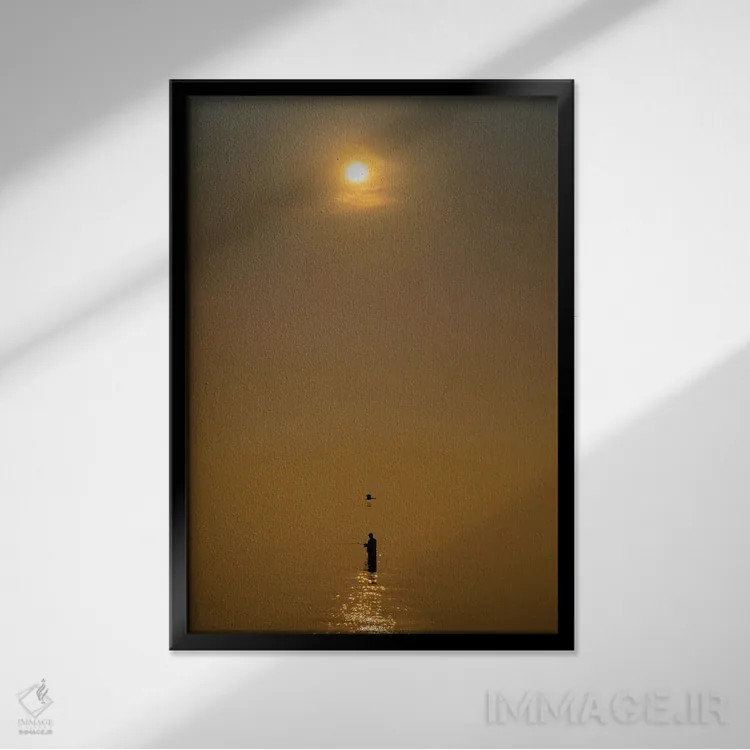 تابلو دکوراتیو ماهیگیر اثر نیک ریو - نمای قابدار مشکی