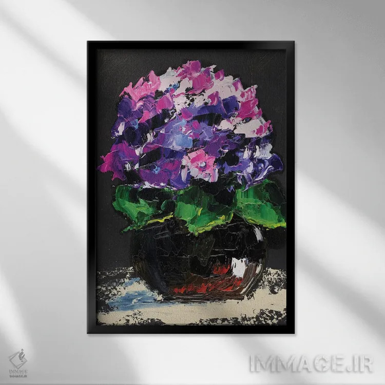 تابلو دکوراتیو گل ادریسی در گلدان اثر ناتالی مک - نمای قابدار مشکی