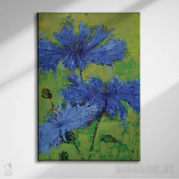 تابلو انتزاعی شقایق های آبی II اثر اولنا بوگاتسکا - نمای روبهرو روی دیوار