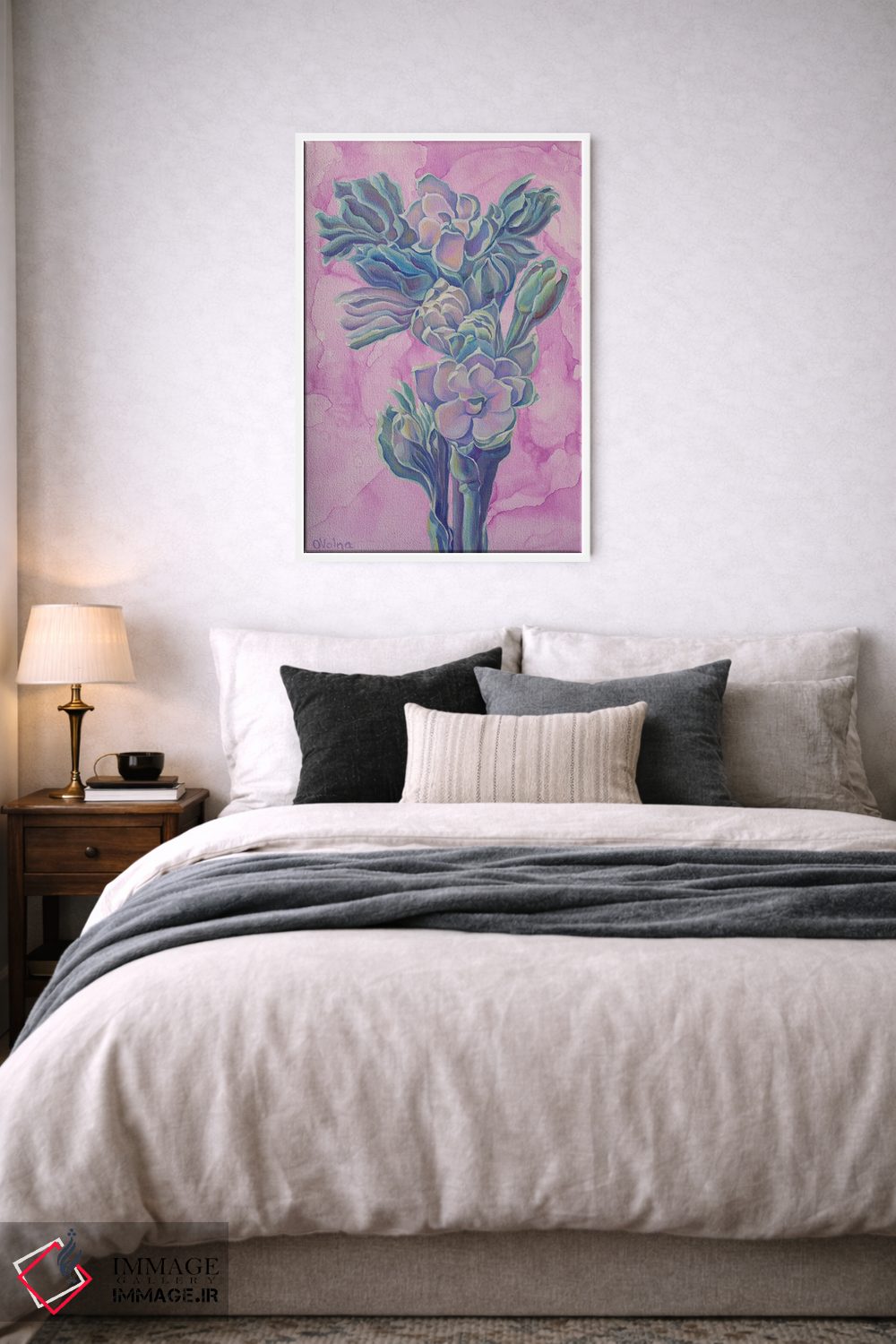 تابلو دکوراتیو دسته گل فیروزه ای بر زمینه ی یاسی اثر الگا ولنا - D5W