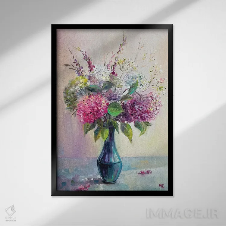 تابلو دکوراتیو بوی تابستانی گل ادریسی اثر اولنا هونتار - نمای قابدار مشکی