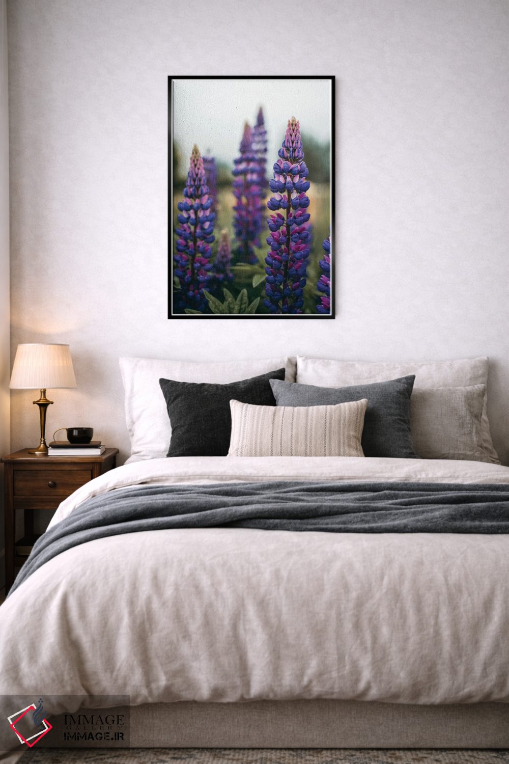 تابلو دکوراتیو گل های لوپین در چمنزار بهاری LI اثر اولیویا جوی سنت کلر - D6B