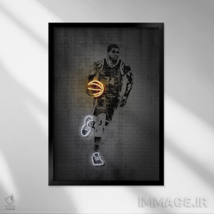 تابلو دکوراتیو یانیس آنتتوکومپو اثر اکتاویان میلو - نمای قابدار مشکی