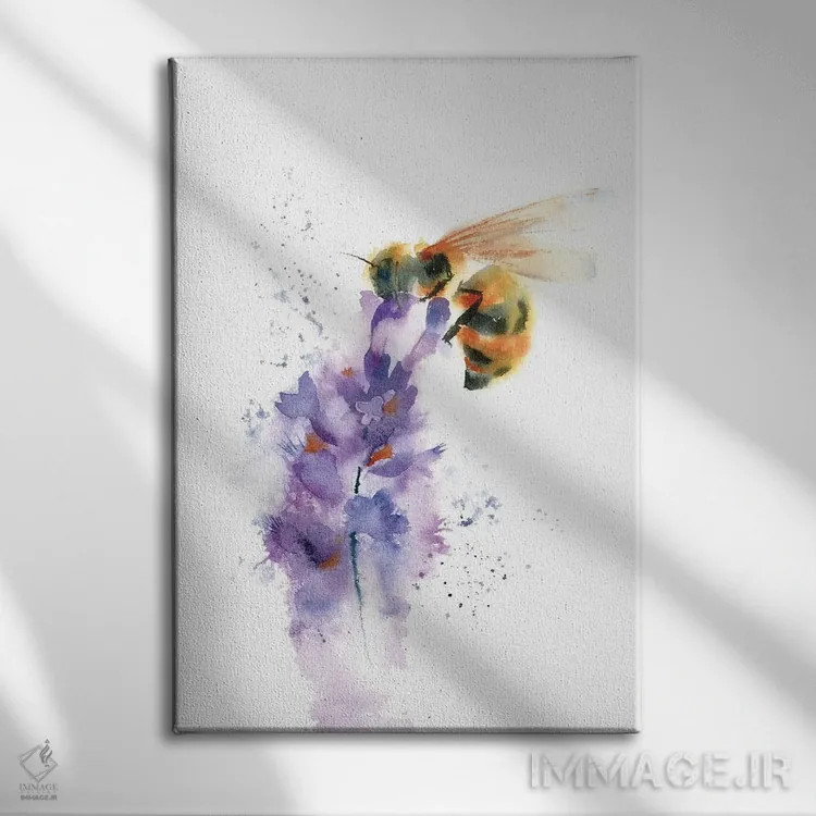 تابلو دکوراتیو زنبور روی بنفشه کوهی اثر الگا چفرانوف - نمای روبهرو روی دیوار