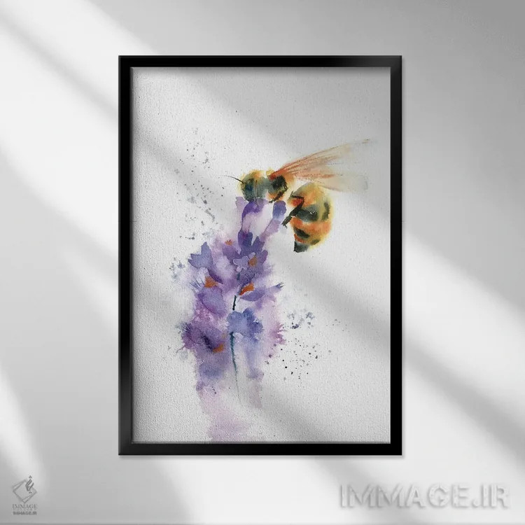 تابلو دکوراتیو زنبور روی بنفشه کوهی اثر الگا چفرانوف - نمای قابدار مشکی
