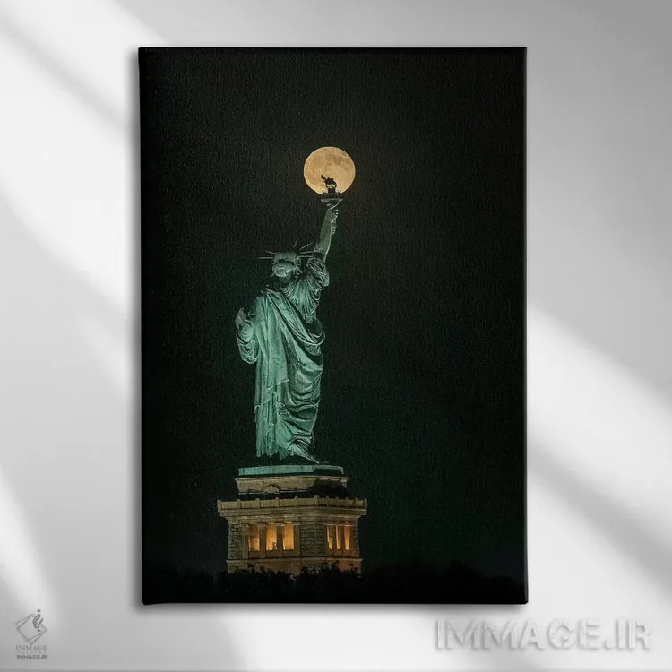 تابلو دکوراتیو تندیس آزادی اثر هوا ژو - نمای روبهرو روی دیوار