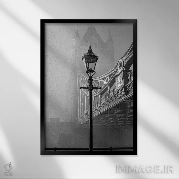 تابلو دکوراتیو "پلی خیلی دور" اثر کریس همیلتون - نمای قابدار مشکی