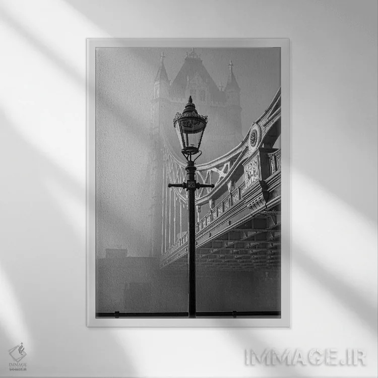 تابلو دکوراتیو "پلی خیلی دور" اثر کریس همیلتون - نمای قابدار سفید