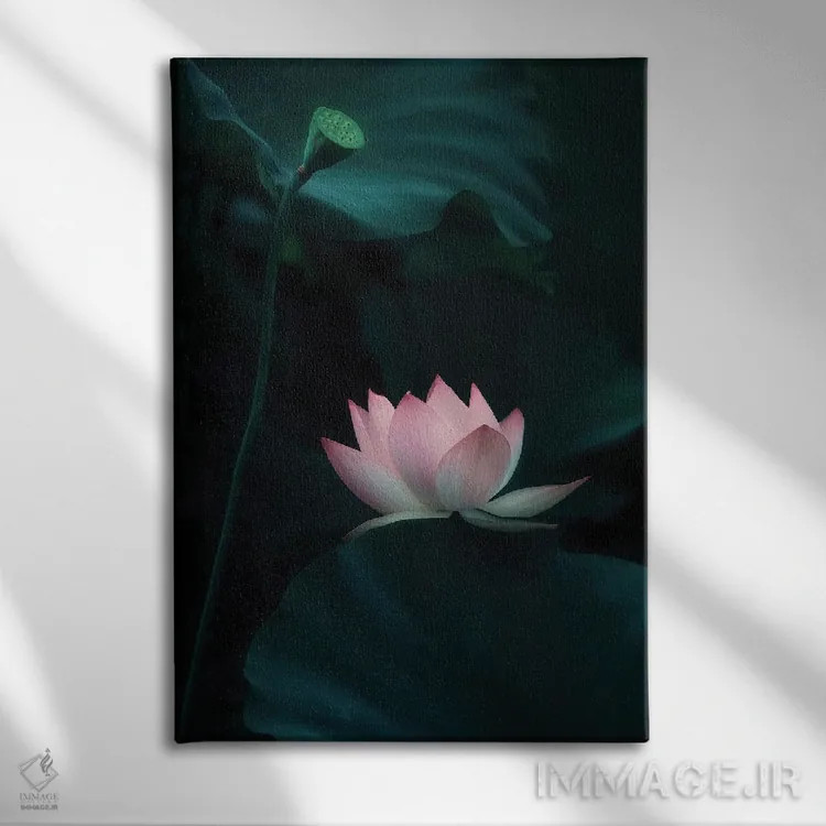 تابلو دکوراتیو گل نیلوفر آبی اثر کترین دبلیو. - نمای روبهرو روی دیوار