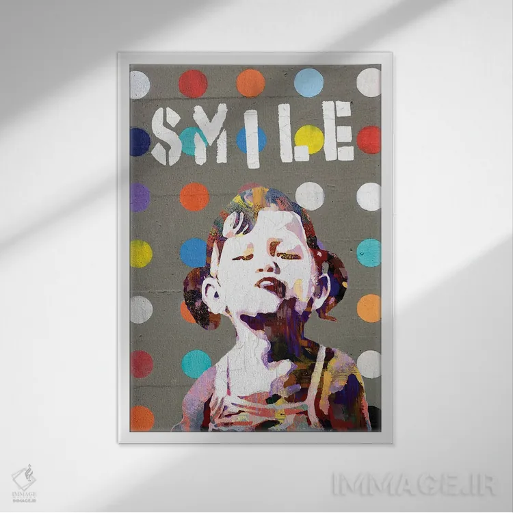 تابلو دکوراتیو دختر خندان اثر کارخانه پاپ آرت - نمای قابدار سفید