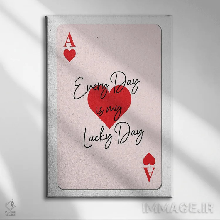 تابلو دکوراتیو کارت روز خوش شانس اثر مارتینا پاولوا - نمای روبهرو روی دیوار