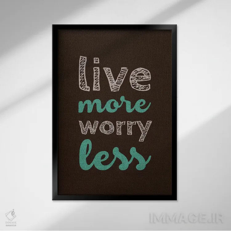 تابلو دکوراتیو بیشتر زندگی کن، کمتر نگران باش اثر سوزانا پاز - نمای قابدار مشکی