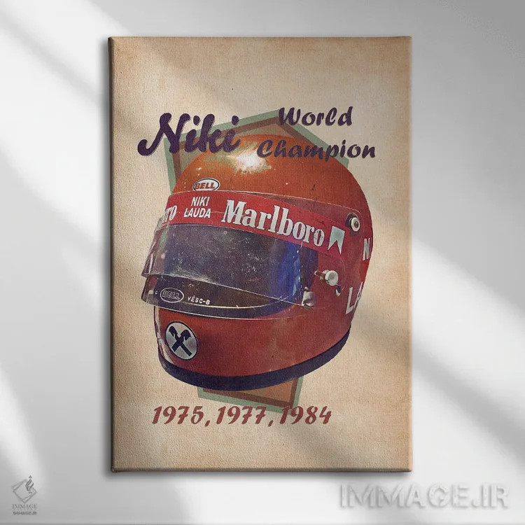 تابلو دکوراتیو کلاه ایمنی رتو نیکی لادا اثر پاپ کالت پوسترز - نمای روبهرو روی دیوار