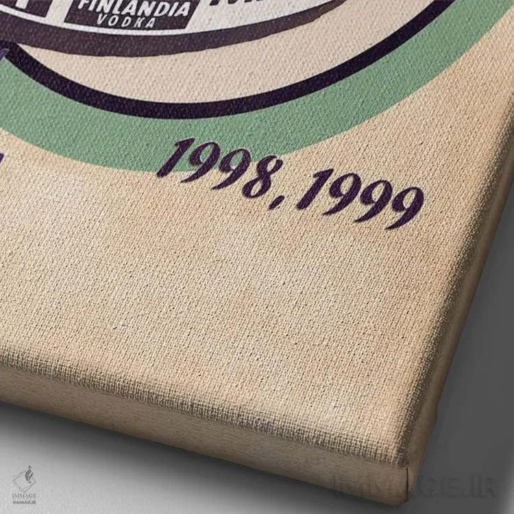 تابلو دکوراتیو کلاه ایمنی رتو میکا هاکینن اثر پاپ کالت پوسترز - نمای نزدیک بافت بوم