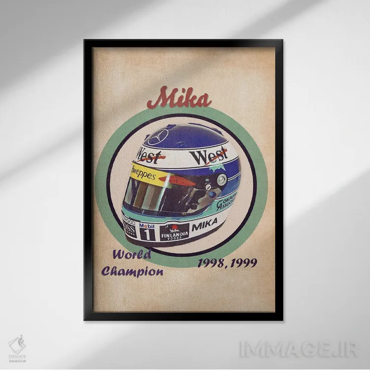 تابلو دکوراتیو کلاه ایمنی رتو میکا هاکینن اثر پاپ کالت پوسترز - نمای قابدار مشکی