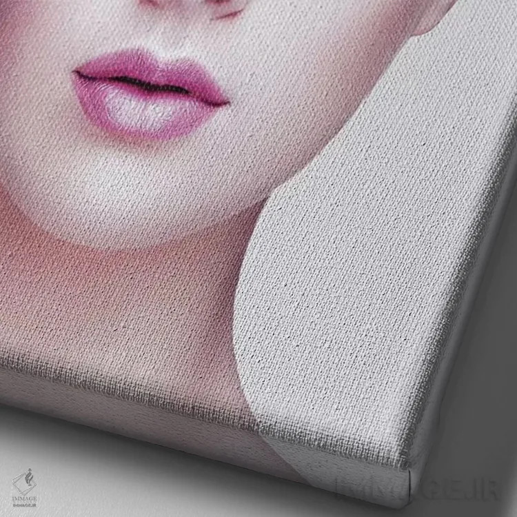 تابلو دکوراتیو زن II اثر ریزا پکر - نمای نزدیک بافت بوم