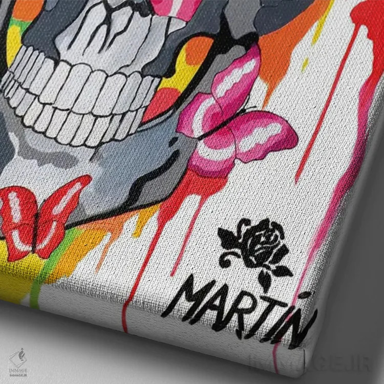 تابلو دکوراتیو جمجمه با تاج و پروانه ها اثر پیتر مارتین - نمای نزدیک بافت بوم