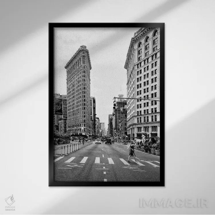 تابلو دکوراتیو ساختمان فلت آیرون اثر فیلیپ هوگونار - نمای قابدار مشکی