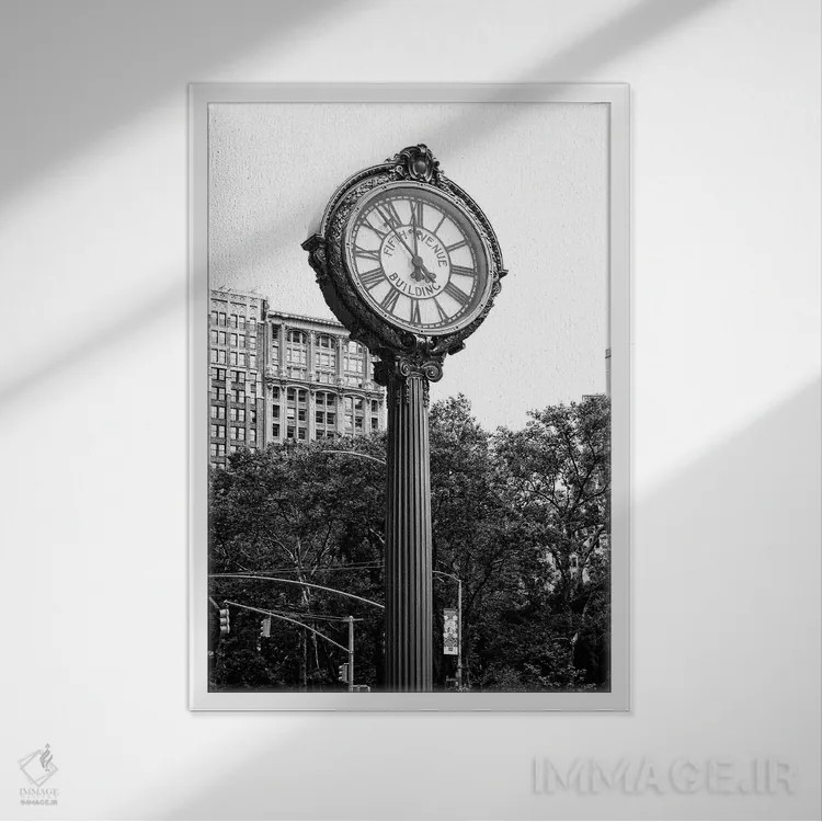 تابلو دکوراتیو ساعت خیابان پنجم اثر فیلیپ هوگونار - نمای قابدار سفید