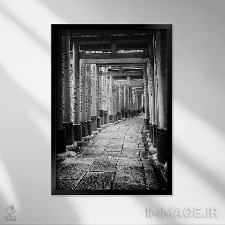 تابلو دکوراتیو میان دروازه های توریی اثر فیلیپ هوگونار - نمای قابدار مشکی