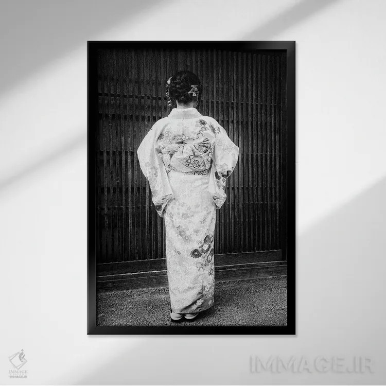تابلو دکوراتیو لباس سنتی اثر فیلیپ هوگونار - نمای قابدار مشکی