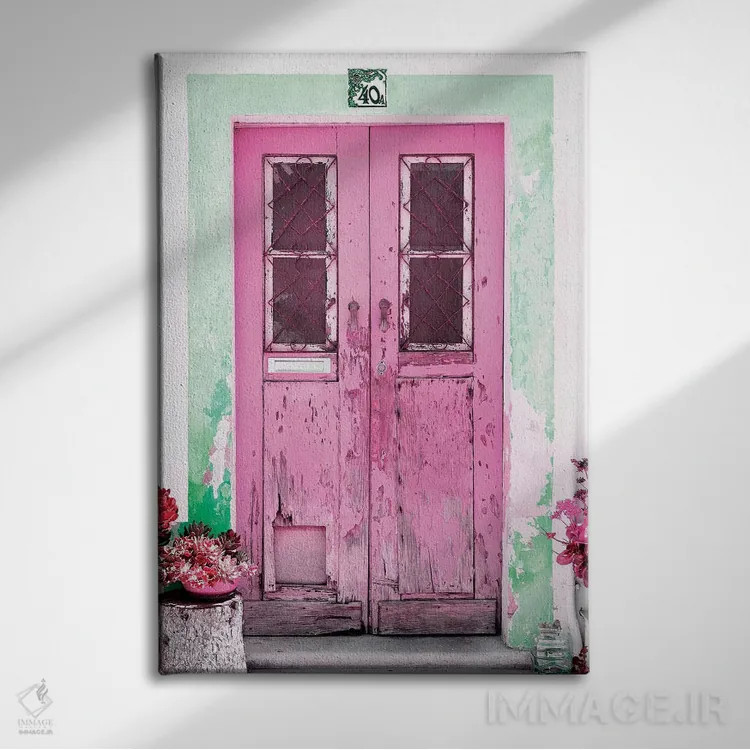 تابلو دکوراتیو "در قدیمی صورتی" اثر فیلیپ هوگونار - نمای روبهرو روی دیوار